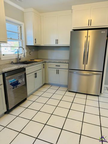 116 W LEWIS Street, Cochran, GA 31014