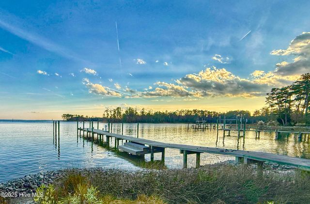 385 Peninsula Drive, Oriental, NC 28571