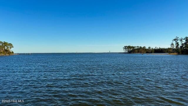 385 Peninsula Drive, Oriental, NC 28571