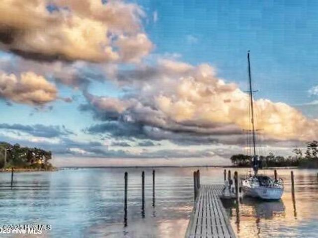 385 Peninsula Drive, Oriental, NC 28571