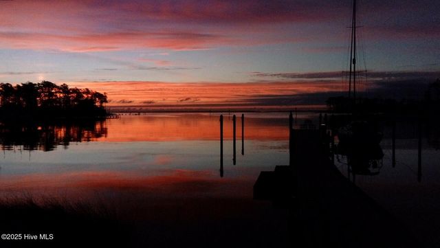 385 Peninsula Drive, Oriental, NC 28571
