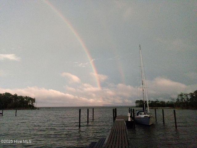 385 Peninsula Drive, Oriental, NC 28571