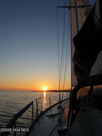 385 Peninsula Drive, Oriental, NC 28571