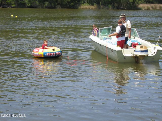 385 Peninsula Drive, Oriental, NC 28571