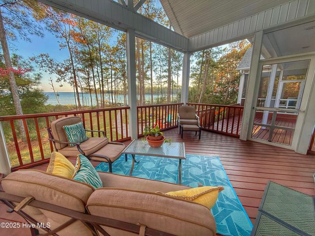385 Peninsula Drive, Oriental, NC 28571