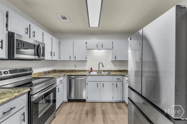 1104 Tomcat Trl, Hinesville, GA 31313