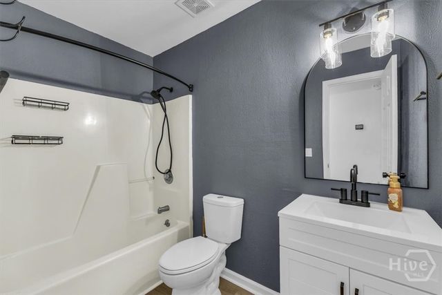 1104 Tomcat Trl, Hinesville, GA 31313