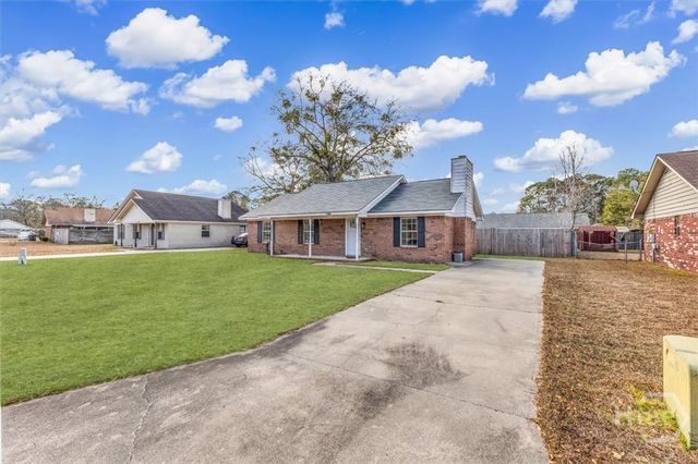 1104 Tomcat Trl, Hinesville, GA 31313