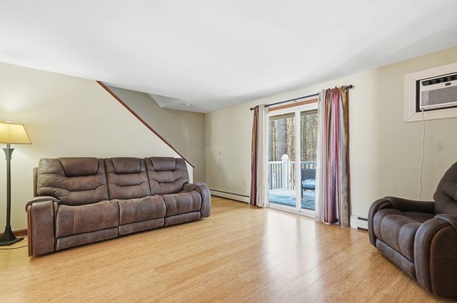 193 Bayberry Hill Ln 193, Leominster, MA 01453