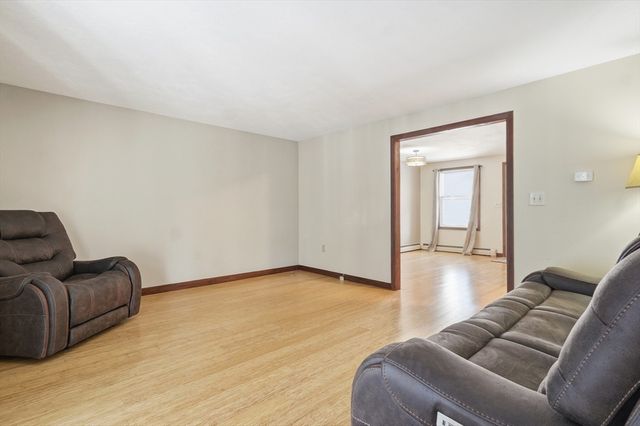 193 Bayberry Hill Ln 193, Leominster, MA 01453