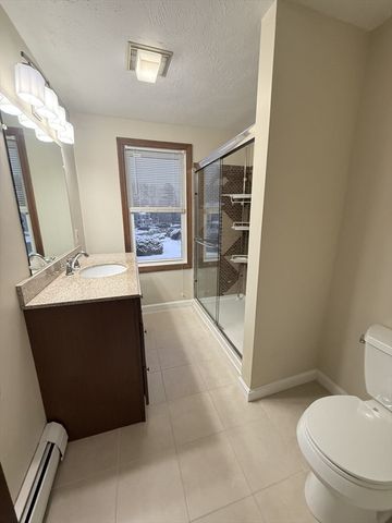 193 Bayberry Hill Ln 193, Leominster, MA 01453