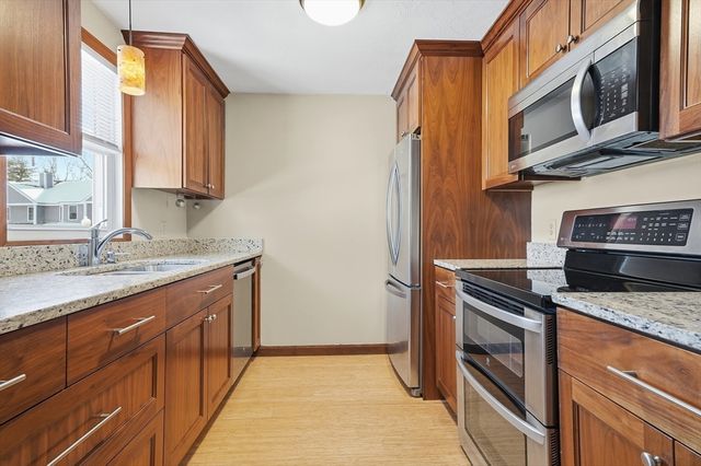 193 Bayberry Hill Ln 193, Leominster, MA 01453