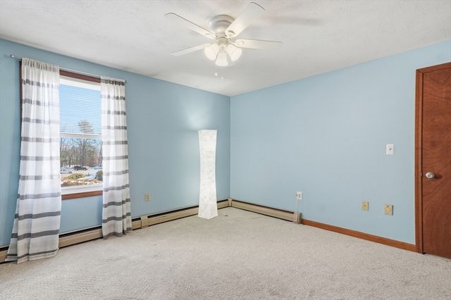 193 Bayberry Hill Ln 193, Leominster, MA 01453