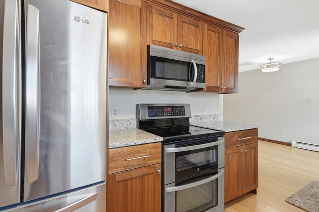 193 Bayberry Hill Ln 193, Leominster, MA 01453