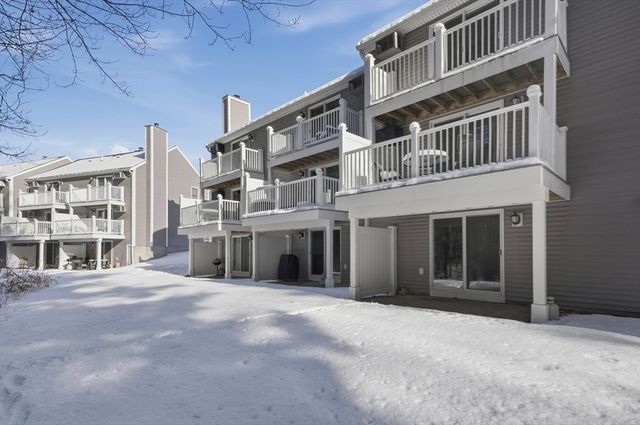 193 Bayberry Hill Ln 193, Leominster, MA 01453