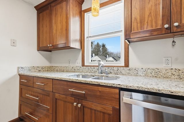 193 Bayberry Hill Ln 193, Leominster, MA 01453