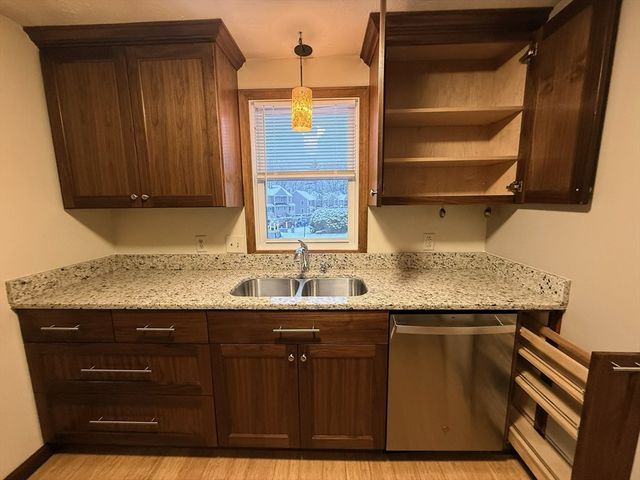 193 Bayberry Hill Ln 193, Leominster, MA 01453