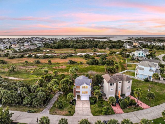 13414 Binnacle Way, Galveston, TX 77554