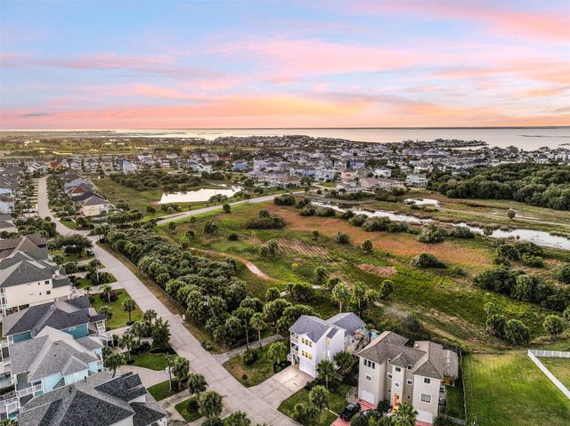13414 Binnacle Way, Galveston, TX 77554