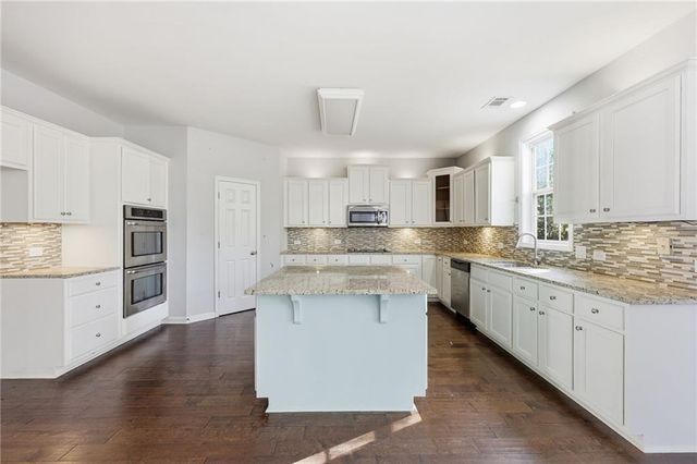 6110 Baybrook Trace, Hoschton, GA 30548