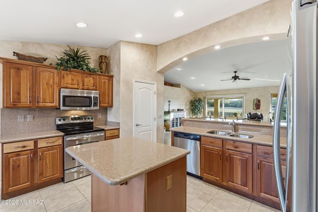 2502 E Glen Canyon Road, Green Valley, AZ 85614