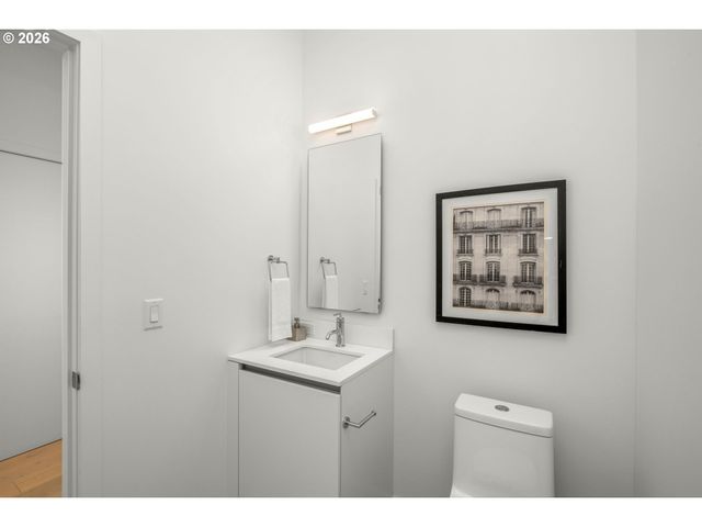 1150 Nw QUIMBY St 2004, Portland, OR 97209