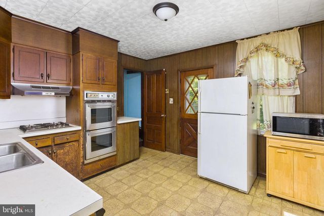 105 PRINCE ST, Bordentown, NJ 08505