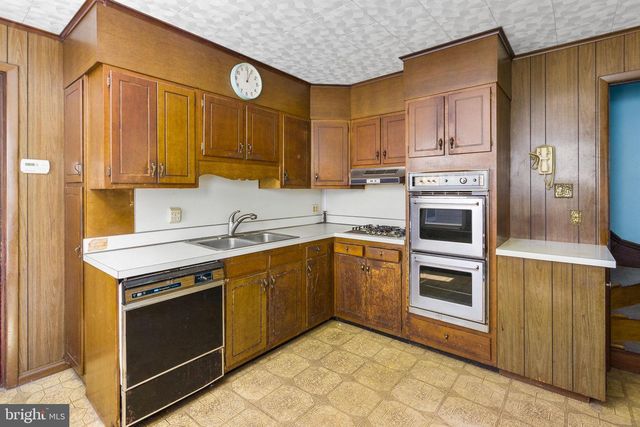 105 PRINCE ST, Bordentown, NJ 08505