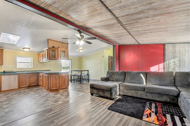 4246 E 1000 N, Syracuse, IN 46567