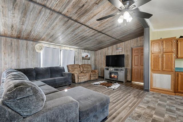 4246 E 1000 N, Syracuse, IN 46567