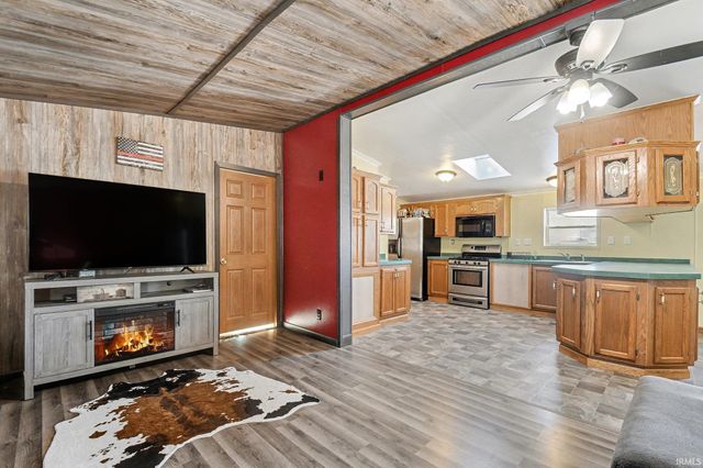 4246 E 1000 N, Syracuse, IN 46567