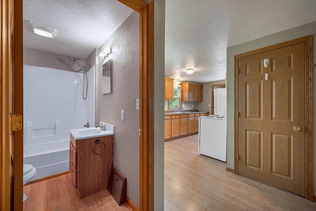 3125 BREEZEWOOD LANE, Neenah, WI 54956