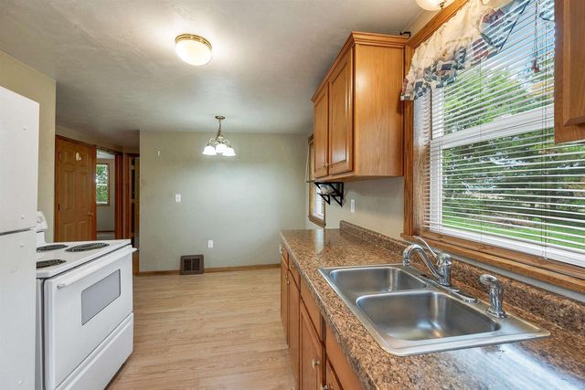 3125 BREEZEWOOD LANE, Neenah, WI 54956