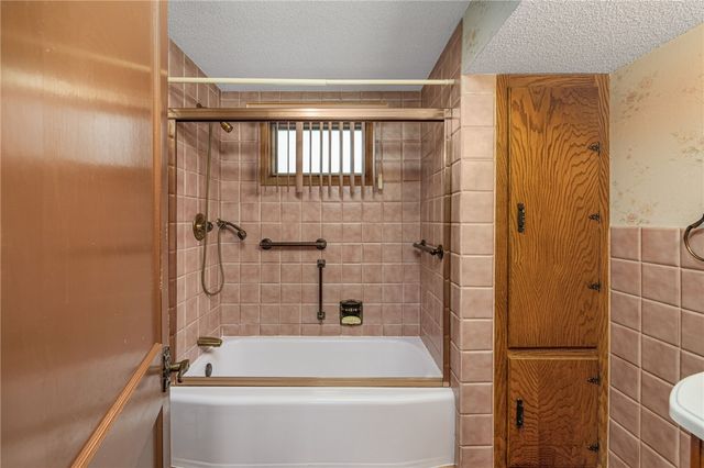 26 Chardon Drive, Portsmouth, RI 02871