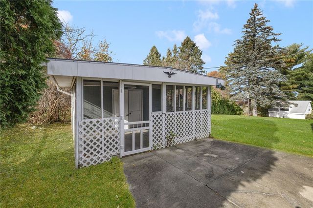 26 Chardon Drive, Portsmouth, RI 02871