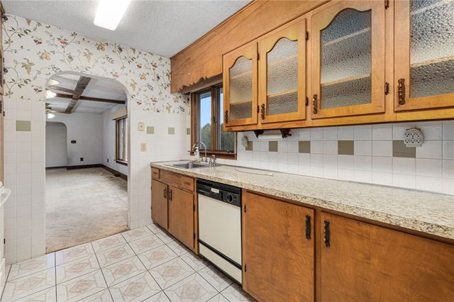 26 Chardon Drive, Portsmouth, RI 02871