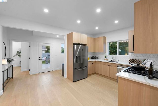 392 E McKinley Ave, Sunnyvale, CA 94086