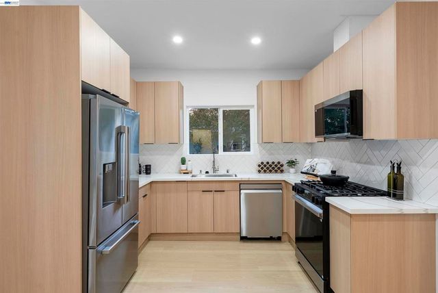 392 E McKinley Ave, Sunnyvale, CA 94086