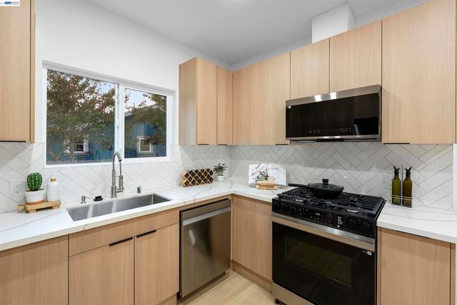 392 E McKinley Ave, Sunnyvale, CA 94086