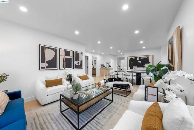 392 E McKinley Ave, Sunnyvale, CA 94086