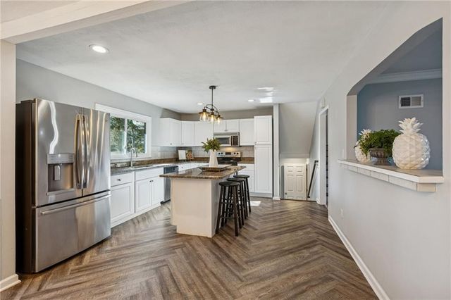 5415 W 99th Terrace, Overland Park, KS 66207