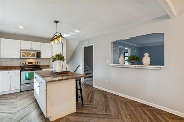 5415 W 99th Terrace, Overland Park, KS 66207