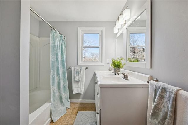 5415 W 99th Terrace, Overland Park, KS 66207