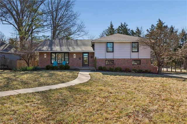 5415 W 99th Terrace, Overland Park, KS 66207