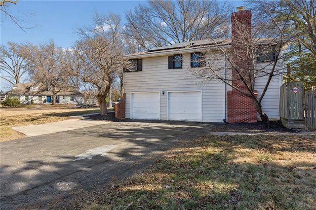 5415 W 99th Terrace, Overland Park, KS 66207