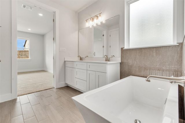 8500 Red Bottle Brush RD, Lago Vista, TX 78645