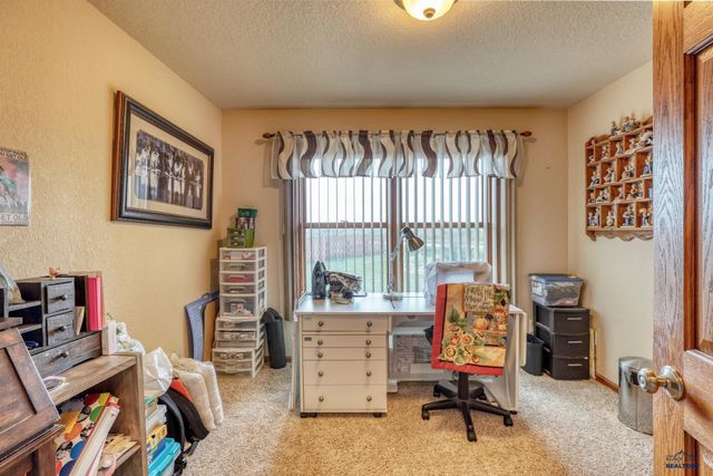 22318 LUCKY LN, Rapid City, SD 57701