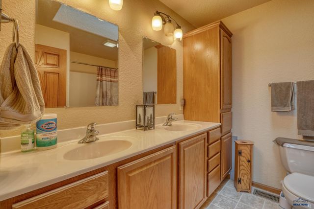 22318 LUCKY LN, Rapid City, SD 57701