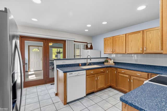 2445 E Lake Road, Clio, MI 48420