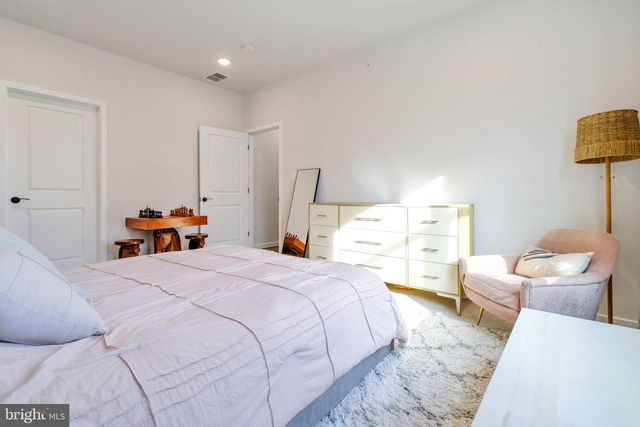 4937 EISENHOWER AVE, Alexandria, VA 22304